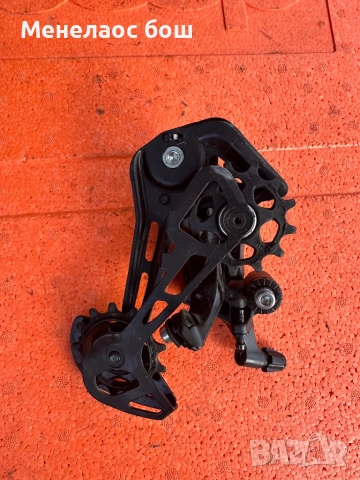 Заден дерайльор Shimano CUES.