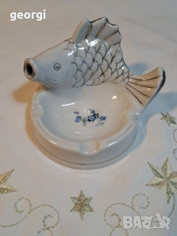 български порцеланов пепелник риба , снимка 2 - Колекции - 51706417