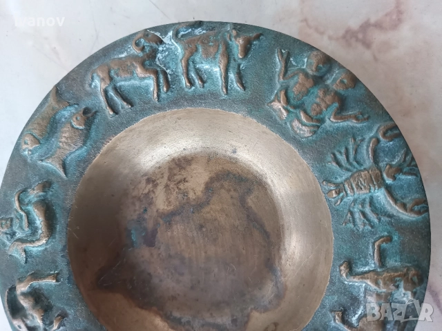 Масивен бронзов пепелник със зодии, снимка 6 - Антикварни и старинни предмети - 51724607