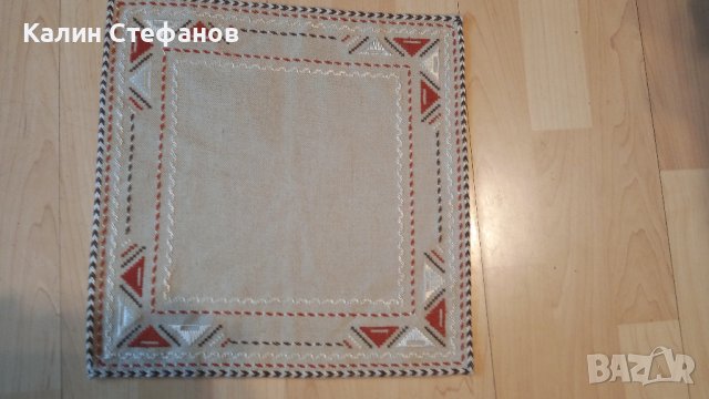 Шито каренце на ленена основа