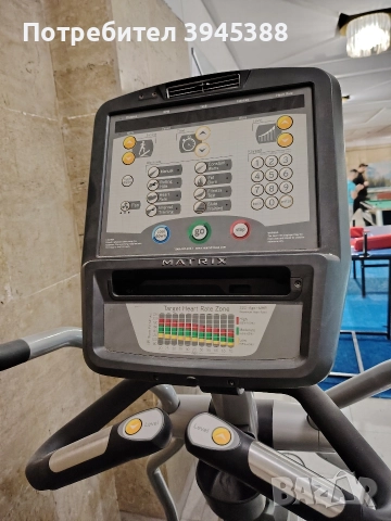 Професионален крос тренажор за фитнес Matrix