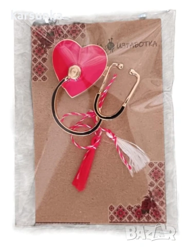 Мартеници брошки