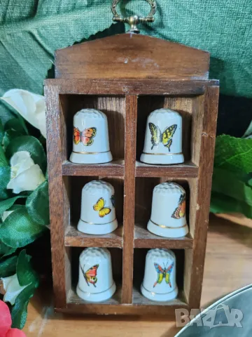 Декоративна поставка  за стена с 6 бр порцеланови напръстници, снимка 3 - Антикварни и старинни предмети - 48827251