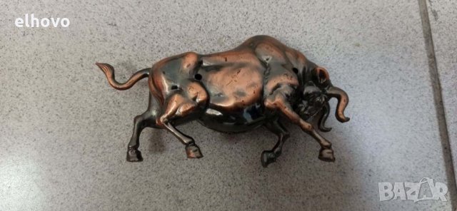 Метална запалка с форма на бик, снимка 3 - Антикварни и старинни предмети - 32614595