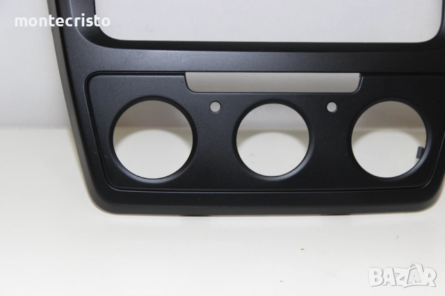 Централна конзола арматурно табло Skoda Yeti facelift (2014-2017г.) 5L0858069K / розетка панел, снимка 4 - Части - 51610107