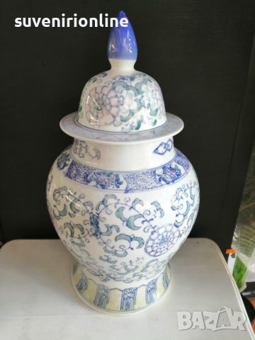 Стара порцеланова ваза с капак