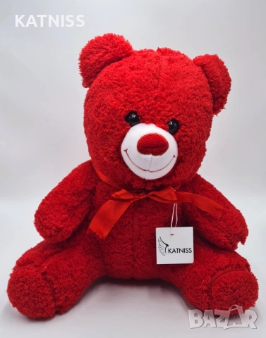 Червени плюшени мечета