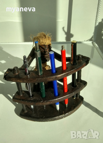 Дърворезба от Индонезия, поставка за химикали , музикант , снимка 1