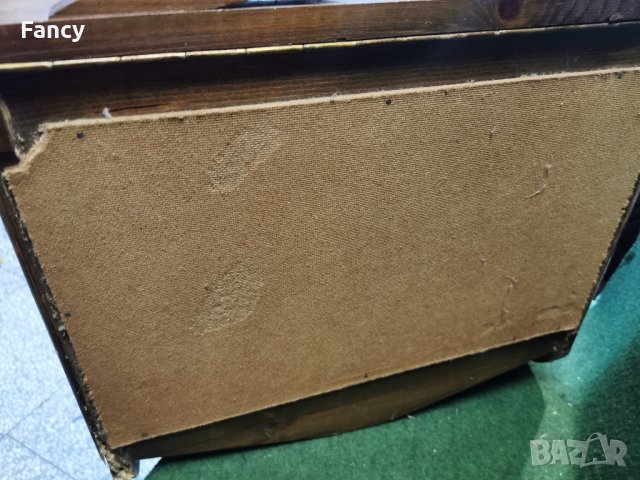 Старо нощно шкафче с медни орнаменти , снимка 9 - Антикварни и старинни предмети - 43105847