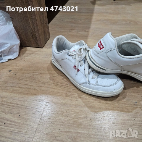 Левис, снимка 3 - Маратонки - 53540968