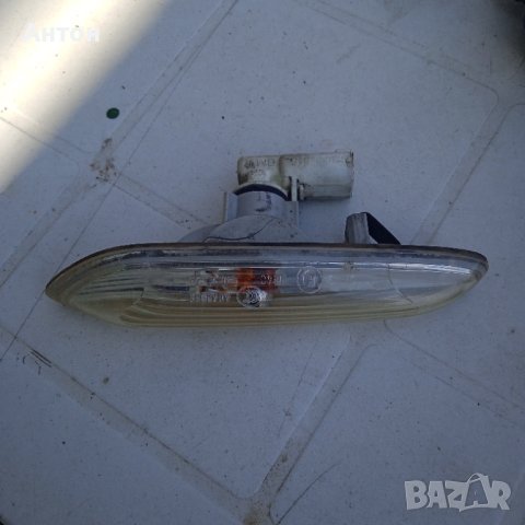 Мигач за калник БМВ Е 90 бял , снимка 2 - Части - 40455501