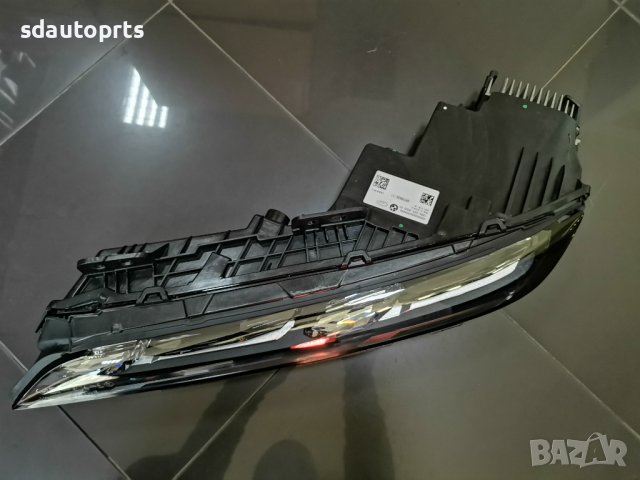 Ляв Горен Фар BMW G70 i7 Crystal Swarovski Кристал Сваровски 9879935, снимка 3 - Части - 43085345