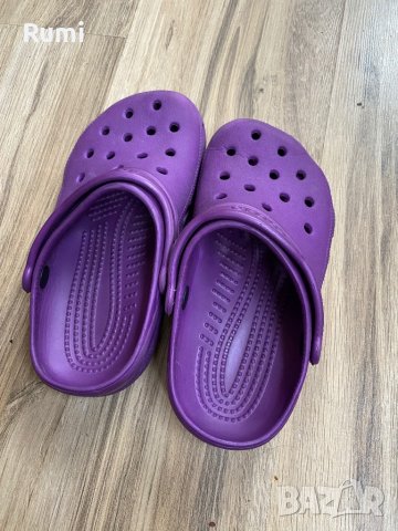 Оригинални тъмно лилави чехли Crocs ! 33-34 н, снимка 3 - Детски сандали и чехли - 40846697