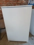 Малък хладилник с горна камера може и за вграждане. , снимка 1
