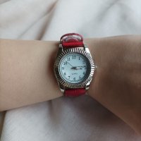 Дамски ръчен часовник (с батерия), снимка 2 - Дамски - 43867109