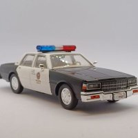 Chevrolet Caprice Metropoliten Police 1987 от филма Терминатор-2 - мащаб 1:43 Greenlight нов в кутия, снимка 2 - Колекции - 44065425