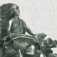 Мотор - Скулптура "Old Indians Never Die" , снимка 1 - Статуетки - 27897309
