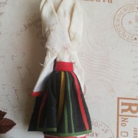 Дървена кукла в народна носия, снимка 2 - Колекции - 34723577