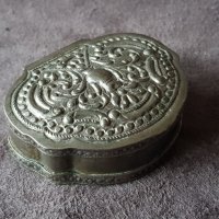 Стара българска възрожденска сребърна кутийка за емфие 19век, снимка 3 - Антикварни и старинни предмети - 33066769