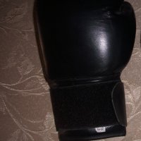 Боксова ръкавица, снимка 1 - Спортна екипировка - 25384312