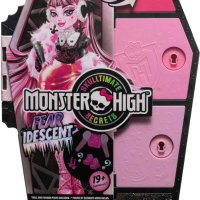 Кукла Monster High Dracula с гардероб с 15 изненадващи модни аксесоара, снимка 8 - Кукли - 43972848