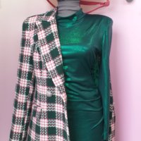 Елегантна рокля в зелено от лъскав плат с гол гръб и подплънки, снимка 4 - Рокли - 43659418