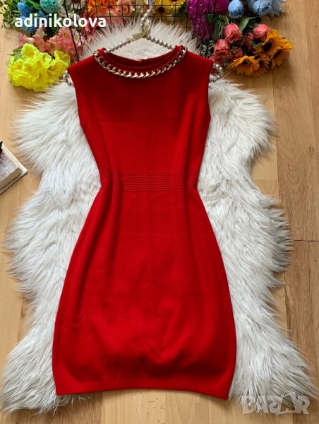 Червена рокля с верижка, снимка 1