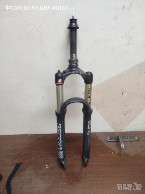 26 цола вилка за велосипед колело за ремонт или части няма луфт и теч стои заключена rock shox , снимка 1