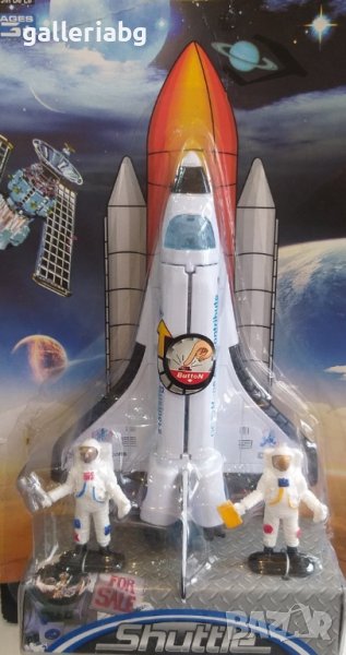 Метална космическа совалка с космонафти , снимка 1