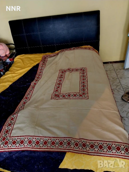 Ръчно бродирана покривка за маса, снимка 1