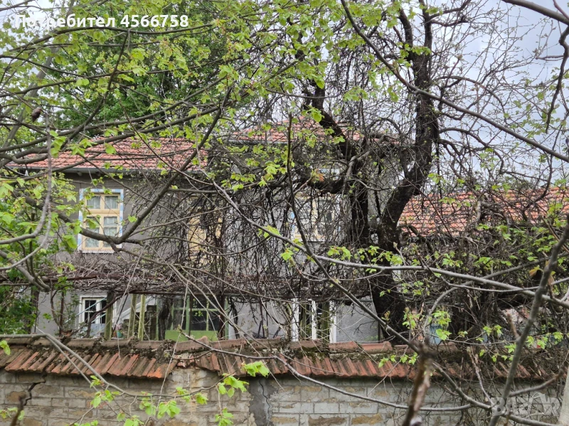 Двуетажна каща с. Буря, снимка 1