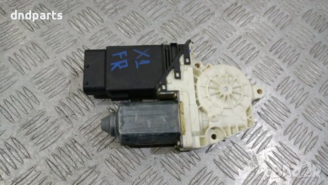 Моторче стъклоповдигач врата VW Golf 4 1999г.(предна дясна)	