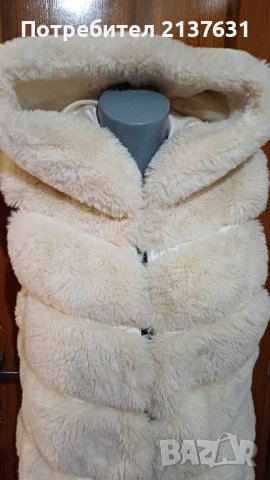 ДАМСКИ ПУХЕН  БЯЛ  ЕЛЕК с КАЧУЛКА  , снимка 3 - Елеци - 43344233