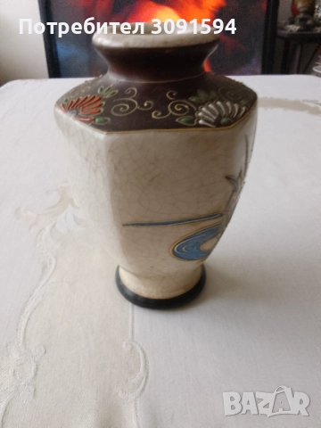 Порцеланова японска ваза с напукан ефект и рисувана със 24 каратово злато  , снимка 8 - Антикварни и старинни предмети - 51906443