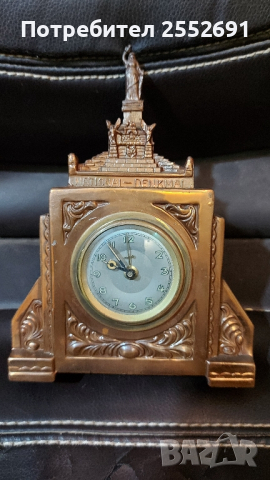 Часовник , снимка 2 - Антикварни и старинни предмети - 44866352