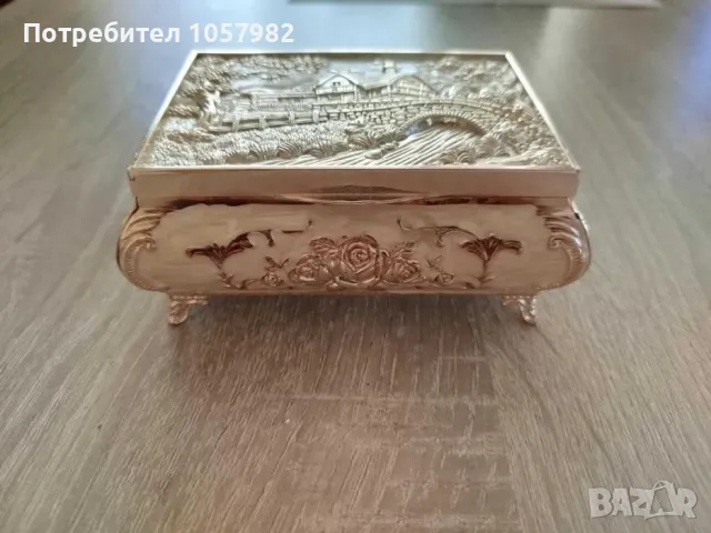 Метална кутия за бижута