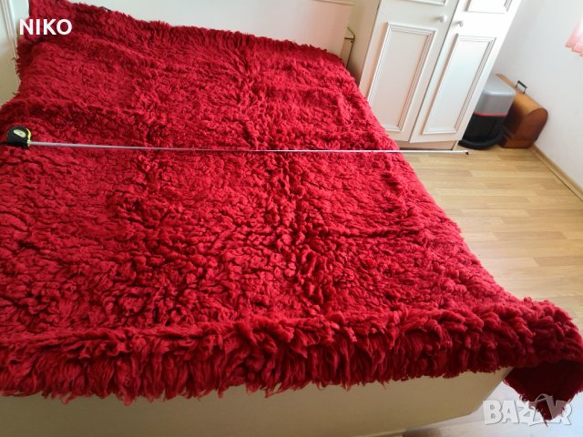 Ръчно тъкан ( губер ) от естествена вълна,Цвят малиново-4ервен, снимка 4 - Покривки за легло - 35464437