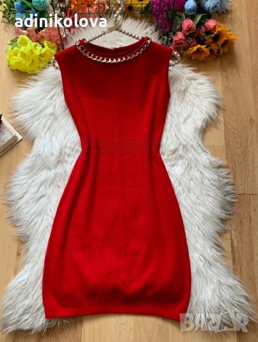 Червена рокля с верижка, снимка 1 - Рокли - 36757385