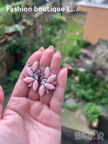 Розови обици с блестящи камъчета много нежни и красиви 🌸