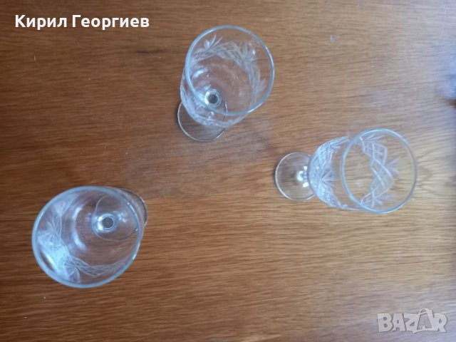 Четири кристални чаши на столче за ракия.  , снимка 1 - Чаши - 39229448
