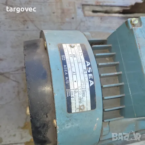 трифазен мотор 0,95 kW 1100 оборота, снимка 2 - Други машини и части - 50224632