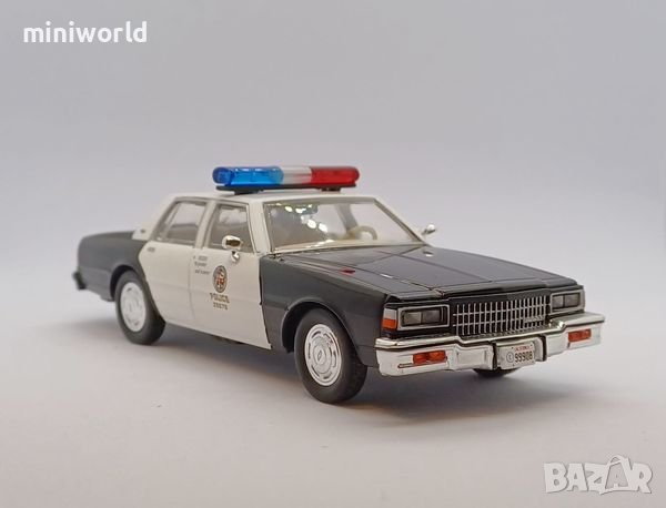 Chevrolet Caprice Metropoliten Police 1987 от филма Терминатор-2 - мащаб 1:43 Greenlight нов в кутия, снимка 2 - Колекции - 44065425