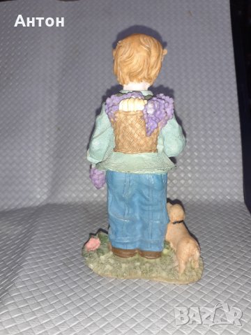 Сувенир Момче с куче на гроздобер., снимка 3 - Други ценни предмети - 32799654