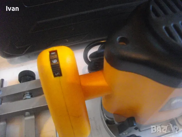 PRAXIS НИДЕРЛАНДСКА ОРИГИНАЛНА ОБЕРФРЕЗА 1100 ВАТА С ВОДАЧ И КУФАР ХОД 50мм за фрезер до ф35мм, снимка 6 - Други инструменти - 48540389