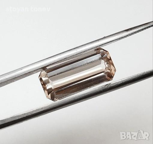 Естествен топаз с деликатен цвят 4.45кт.! Сертифициран! Нов!, снимка 8 - Други - 52299959