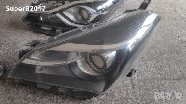 Продавам - оригинални ляв и десен фар за Тойота Ярис 2017-2020, снимка 2 - Части - 51968716