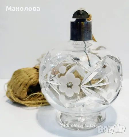 Голяма ръчно изрязана кристална стъклена бутилка за парфюм в стил Art deco с пулверизатор., снимка 3 - Колекции - 47553712