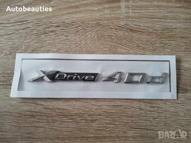 сребрист надпис BMW Xdrive 40d