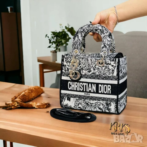 чанти 𝗖𝗛𝗥𝗜𝗦𝗧𝗜𝗔𝗡 𝗗𝗜𝗢𝗥 𝗟𝗔𝗗𝗬 𝐌𝐄𝐃𝐈𝐔𝐌 ➡️𝟮𝟯 𝗖𝗠 ⬆️𝟮𝟬 𝗖𝗠 