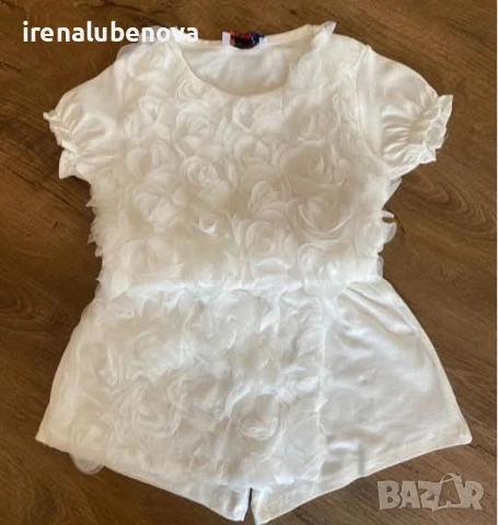 Разкошен официален комплект с рози и пола панталон.